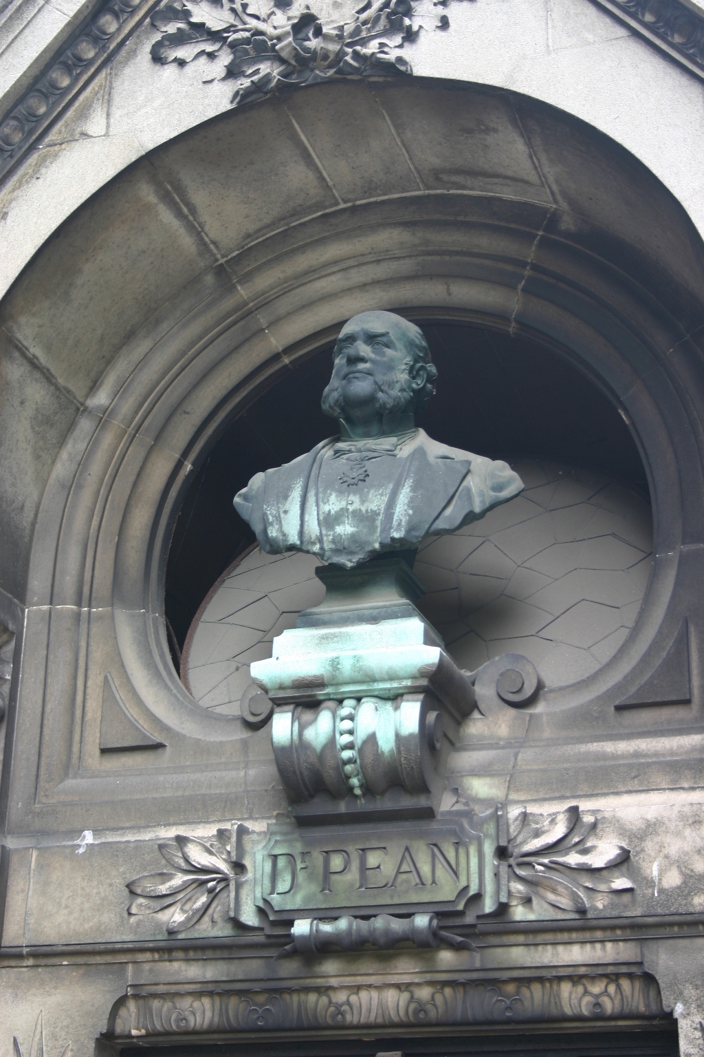 Jules Péan's tomb, Montmartre Cemetery, Paris (2).JPG